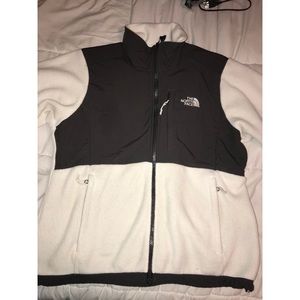 Women’s White North Face jacket in style “Denali”